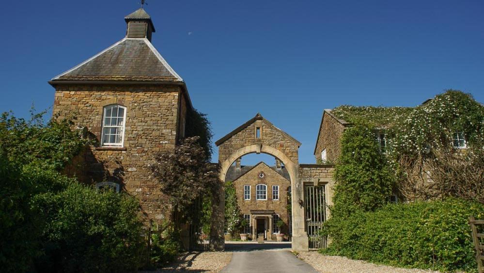 Bed and Breakfast West Compton Manor Maiden Newton Экстерьер фото