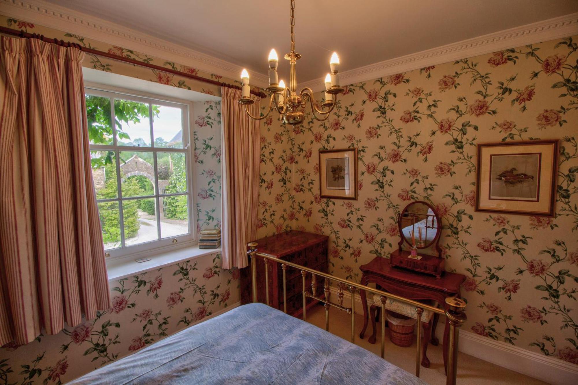 Bed and Breakfast West Compton Manor Maiden Newton Экстерьер фото