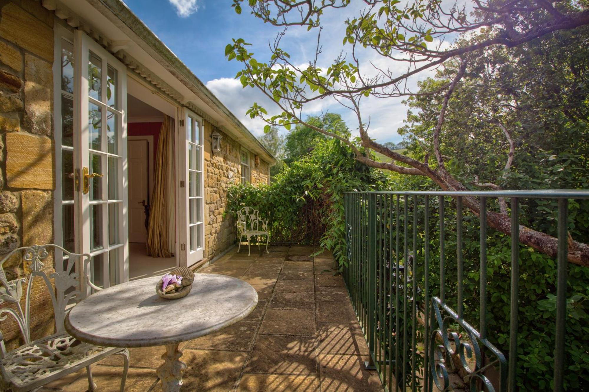 Bed and Breakfast West Compton Manor Maiden Newton Экстерьер фото