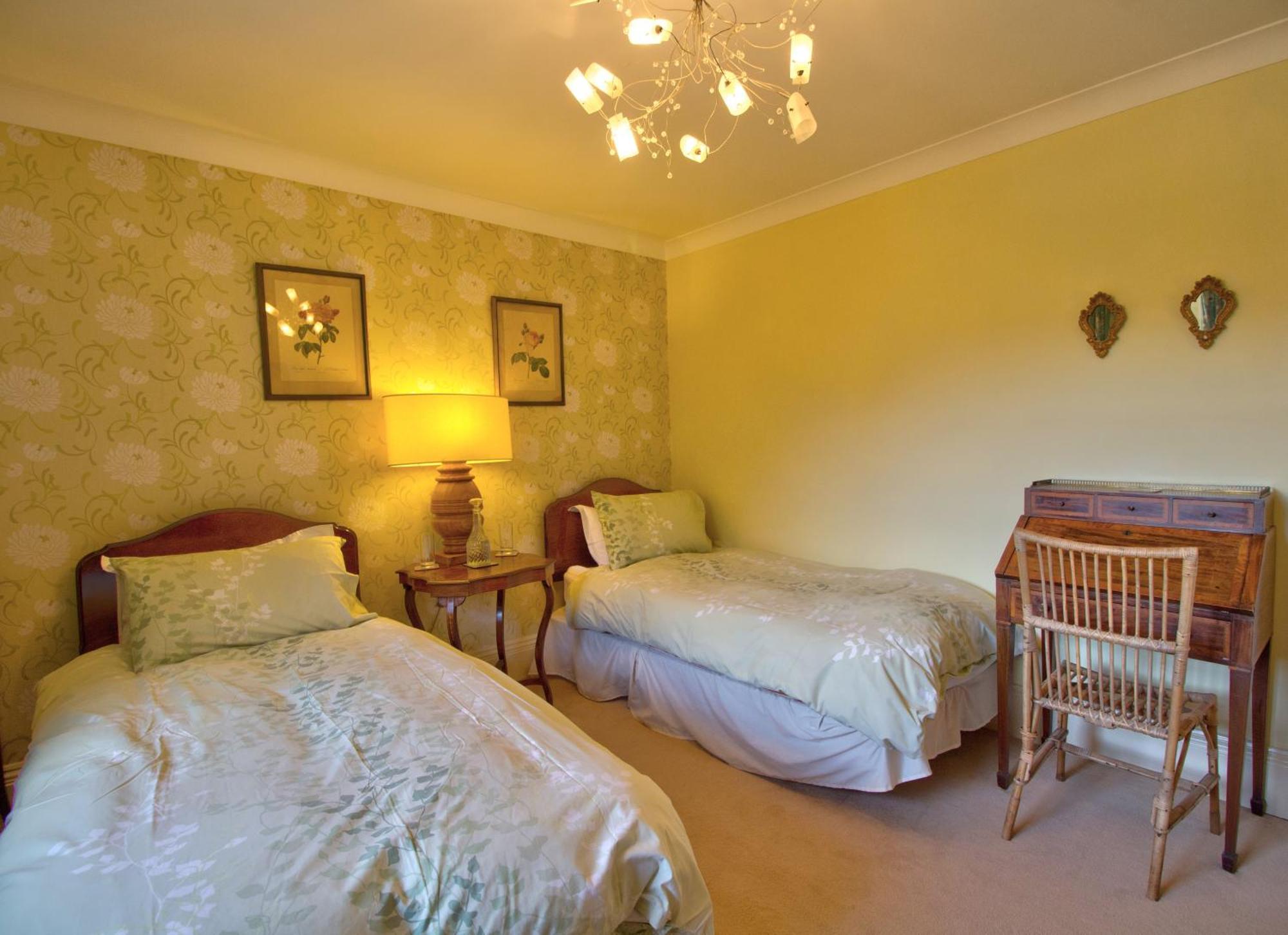 Bed and Breakfast West Compton Manor Maiden Newton Экстерьер фото